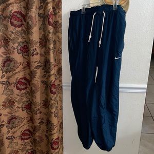 NEW VINTAGE NIKE NAVY BLUE SWEATS SIZE LARGE